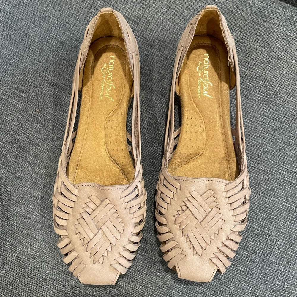 Tan/Gray leather SOUL Naturalizer flats